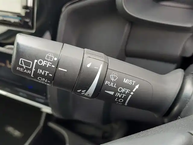 ホンダ フィット ハイブリット Lパッケージ 東京都 2015(平27)年 6.4万km ホワイトオーキッドパール あんしんパッケージ/・シティブレーキアクティブシステム/クルーズコントロール/プッシュスタート/純正ナビ/フルセグTV/バックカメラ/ETC/ハーフレザーシート/LEDヘッドライト/オートライト/ドアバイザー/スマートキー