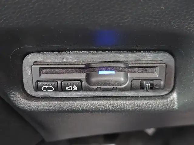 ホンダ フィット ハイブリット Lパッケージ 東京都 2015(平27)年 6.4万km ホワイトオーキッドパール あんしんパッケージ/・シティブレーキアクティブシステム/クルーズコントロール/プッシュスタート/純正ナビ/フルセグTV/バックカメラ/ETC/ハーフレザーシート/LEDヘッドライト/オートライト/ドアバイザー/スマートキー