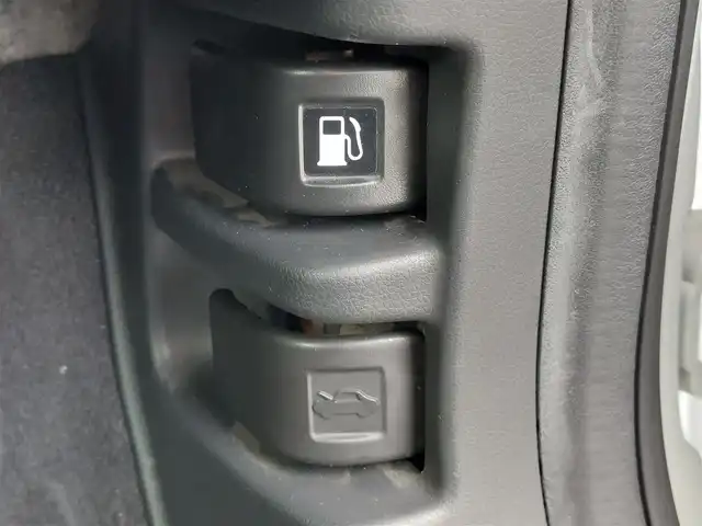 ホンダ フィット ハイブリット Lパッケージ 東京都 2015(平27)年 6.4万km ホワイトオーキッドパール あんしんパッケージ/・シティブレーキアクティブシステム/クルーズコントロール/プッシュスタート/純正ナビ/フルセグTV/バックカメラ/ETC/ハーフレザーシート/LEDヘッドライト/オートライト/ドアバイザー/スマートキー