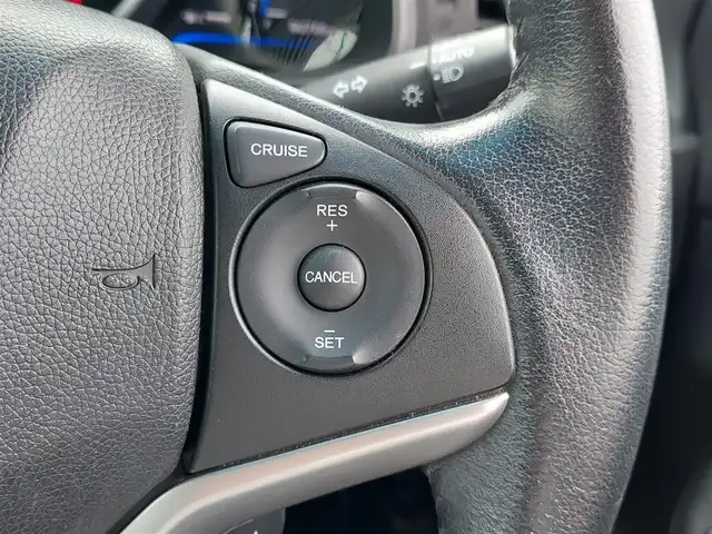 ホンダ フィット ハイブリット Lパッケージ 東京都 2015(平27)年 6.4万km ホワイトオーキッドパール あんしんパッケージ/・シティブレーキアクティブシステム/クルーズコントロール/プッシュスタート/純正ナビ/フルセグTV/バックカメラ/ETC/ハーフレザーシート/LEDヘッドライト/オートライト/ドアバイザー/スマートキー