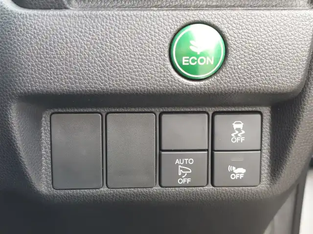 ホンダ フィット ハイブリット Lパッケージ 東京都 2015(平27)年 6.4万km ホワイトオーキッドパール あんしんパッケージ/・シティブレーキアクティブシステム/クルーズコントロール/プッシュスタート/純正ナビ/フルセグTV/バックカメラ/ETC/ハーフレザーシート/LEDヘッドライト/オートライト/ドアバイザー/スマートキー