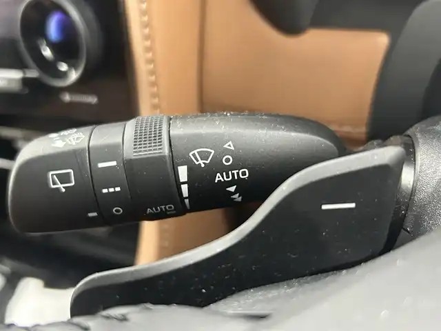 トヨタ ヴェルファイア ハイブリット Z プレミア 熊本県 2023(令5)年 2万km ブラック 禁煙車　/左右独立ムーンルーフ　/純正１４インチディスプレイオーディオ（BT・フルセグ・USB・HDMI）/全周囲カメラ　/純正12.1型フリップダウンモニター　/ミラー型ドライブレコーダー　/ビルトインETC2.0/100V充電/両側パワースライドドア　/前後クリアランスソナー/パワーバックドア/前席・2列目シートヒーター/前席・2列目エアーシート/前席パワーシート/オットマン/置くだけ充電/衝突軽減ブレーキ/レーンキープアシスト/ブラインドスポットモニター/横滑り防止/純正フロアマット/純正19インチAW/オートライト/オートマチックハイビーム/LEDヘッドライト/フォグランプ/スマートキー/プッシュスタート/スペアキー1本/保証書/取扱説明書