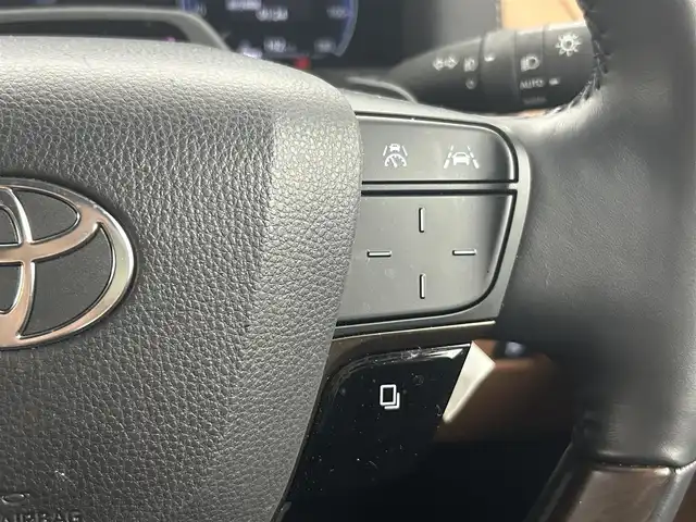 トヨタ ヴェルファイア ハイブリット Z プレミア 熊本県 2023(令5)年 2万km ブラック 禁煙車　/左右独立ムーンルーフ　/純正１４インチディスプレイオーディオ（BT・フルセグ・USB・HDMI）/全周囲カメラ　/純正12.1型フリップダウンモニター　/ミラー型ドライブレコーダー　/ビルトインETC2.0/100V充電/両側パワースライドドア　/前後クリアランスソナー/パワーバックドア/前席・2列目シートヒーター/前席・2列目エアーシート/前席パワーシート/オットマン/置くだけ充電/衝突軽減ブレーキ/レーンキープアシスト/ブラインドスポットモニター/横滑り防止/純正フロアマット/純正19インチAW/オートライト/オートマチックハイビーム/LEDヘッドライト/フォグランプ/スマートキー/プッシュスタート/スペアキー1本/保証書/取扱説明書