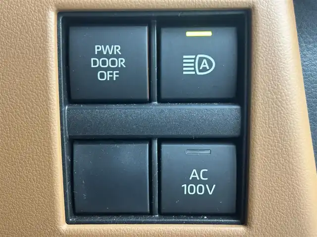 トヨタ ヴェルファイア ハイブリット Z プレミア 熊本県 2023(令5)年 2万km ブラック 禁煙車　/左右独立ムーンルーフ　/純正１４インチディスプレイオーディオ（BT・フルセグ・USB・HDMI）/全周囲カメラ　/純正12.1型フリップダウンモニター　/ミラー型ドライブレコーダー　/ビルトインETC2.0/100V充電/両側パワースライドドア　/前後クリアランスソナー/パワーバックドア/前席・2列目シートヒーター/前席・2列目エアーシート/前席パワーシート/オットマン/置くだけ充電/衝突軽減ブレーキ/レーンキープアシスト/ブラインドスポットモニター/横滑り防止/純正フロアマット/純正19インチAW/オートライト/オートマチックハイビーム/LEDヘッドライト/フォグランプ/スマートキー/プッシュスタート/スペアキー1本/保証書/取扱説明書