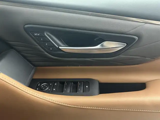 トヨタ ヴェルファイア ハイブリット Z プレミア 熊本県 2023(令5)年 2万km ブラック 禁煙車　/左右独立ムーンルーフ　/純正１４インチディスプレイオーディオ（BT・フルセグ・USB・HDMI）/全周囲カメラ　/純正12.1型フリップダウンモニター　/ミラー型ドライブレコーダー　/ビルトインETC2.0/100V充電/両側パワースライドドア　/前後クリアランスソナー/パワーバックドア/前席・2列目シートヒーター/前席・2列目エアーシート/前席パワーシート/オットマン/置くだけ充電/衝突軽減ブレーキ/レーンキープアシスト/ブラインドスポットモニター/横滑り防止/純正フロアマット/純正19インチAW/オートライト/オートマチックハイビーム/LEDヘッドライト/フォグランプ/スマートキー/プッシュスタート/スペアキー1本/保証書/取扱説明書