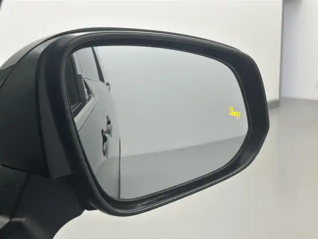 トヨタ ヴェルファイア ハイブリット Z プレミア 熊本県 2023(令5)年 2万km ブラック 禁煙車　/左右独立ムーンルーフ　/純正１４インチディスプレイオーディオ（BT・フルセグ・USB・HDMI）/全周囲カメラ　/純正12.1型フリップダウンモニター　/ミラー型ドライブレコーダー　/ビルトインETC2.0/100V充電/両側パワースライドドア　/前後クリアランスソナー/パワーバックドア/前席・2列目シートヒーター/前席・2列目エアーシート/前席パワーシート/オットマン/置くだけ充電/衝突軽減ブレーキ/レーンキープアシスト/ブラインドスポットモニター/横滑り防止/純正フロアマット/純正19インチAW/オートライト/オートマチックハイビーム/LEDヘッドライト/フォグランプ/スマートキー/プッシュスタート/スペアキー1本/保証書/取扱説明書