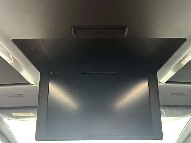 トヨタ ヴェルファイア ハイブリット Z プレミア 熊本県 2023(令5)年 2万km ブラック 禁煙車　/左右独立ムーンルーフ　/純正１４インチディスプレイオーディオ（BT・フルセグ・USB・HDMI）/全周囲カメラ　/純正12.1型フリップダウンモニター　/ミラー型ドライブレコーダー　/ビルトインETC2.0/100V充電/両側パワースライドドア　/前後クリアランスソナー/パワーバックドア/前席・2列目シートヒーター/前席・2列目エアーシート/前席パワーシート/オットマン/置くだけ充電/衝突軽減ブレーキ/レーンキープアシスト/ブラインドスポットモニター/横滑り防止/純正フロアマット/純正19インチAW/オートライト/オートマチックハイビーム/LEDヘッドライト/フォグランプ/スマートキー/プッシュスタート/スペアキー1本/保証書/取扱説明書