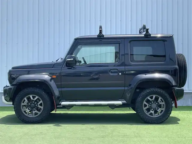 スズキ ジムニー シエラ JC 香川県 2020(令2)年 6.9万km ブルーイッシュブラックパール3 登録時走行距離：68303km/パナソニック製8型ナビ/　CD DVD BT フルセグTV/バックカメラ/ビルトインETC/ドライブレコーダー/衝突被害軽減装置/レーンキープアシスト/クルーズコントロール/ダウンヒルアシストコントロール/LEDヘッドライト/オートライト/フォグランプ/ヘッドライトウォッシャー/純正マッドガード/ルーフキャリア/背面タイヤ/電動格納ミラー/ヒーテッドドアミラー/純正革調シートカバー/シートヒーター/プッシュスタート/スマートキー/スペアキー