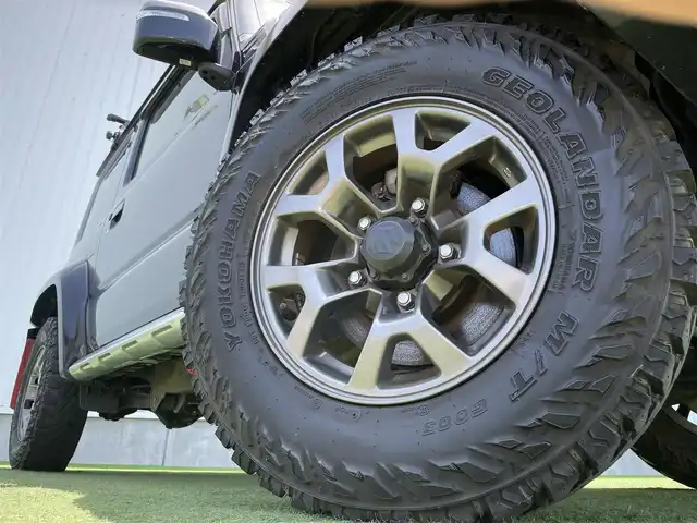 スズキ ジムニー シエラ JC 香川県 2020(令2)年 6.9万km ブルーイッシュブラックパール3 登録時走行距離：68303km/パナソニック製8型ナビ/　CD DVD BT フルセグTV/バックカメラ/ビルトインETC/ドライブレコーダー/衝突被害軽減装置/レーンキープアシスト/クルーズコントロール/ダウンヒルアシストコントロール/LEDヘッドライト/オートライト/フォグランプ/ヘッドライトウォッシャー/純正マッドガード/ルーフキャリア/背面タイヤ/電動格納ミラー/ヒーテッドドアミラー/純正革調シートカバー/シートヒーター/プッシュスタート/スマートキー/スペアキー