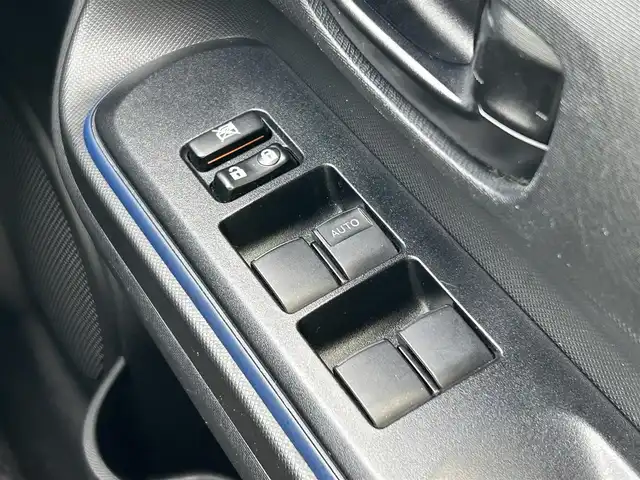 トヨタ アクア S 岐阜県 2016(平28)年 5万km グレーメタリック プリクラッシュセーフティ/レーンディパーチャーアラート/オートマチックハイビーム/純正SDナビ（NSZT-W62G）/（フルセグTV/CD/DVD/Bluetooth）/バックカメラ/LEDヘッドライト/オートライト/シートカバー/電動格納ミラー/ドアバイザー/純正15インチホイール/純正フロアマット/純正ETC/ミラータイプGPSレーダー探知機（AR-910WT）/スマートキー×2