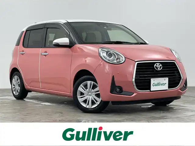 トヨタ パッソ モーダ　チャーム 大分県 2022(令4)年 0.7万km ピンクⅡ ワンオーナー/禁煙車/衝突回避支援システム（スマートアシストIII）/・衝突回避支援ブレーキ機能（対車両・対歩行者）/・衝突警報機能（対車両・対歩行者）/・車線逸脱警報機能/・誤発進抑制制御機能（前方・後方）/・先行車発進お知らせ機能/・オートハイビーム/パノラミックビューモニター/純正SDナビ　型式：NSZT-W68T/【フルセグTV、DVD再生可、BT対応】/ステアリングスイッチ/ビルトインETC/前後ドライブレコーダー/運転席シートヒーター/アイドリングストップ/横滑り防止装置/電動格納ミラー/純正フロアマット/オートライト/LEDヘッドライト/LEDフォグ/コーナーセンサー/保証書、取説、スペアキー有り