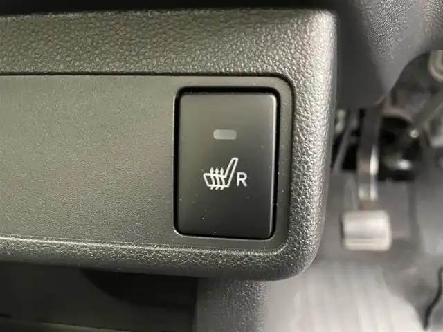 トヨタ パッソ モーダ　チャーム 大分県 2022(令4)年 0.7万km ピンクⅡ ワンオーナー/禁煙車/衝突回避支援システム（スマートアシストIII）/・衝突回避支援ブレーキ機能（対車両・対歩行者）/・衝突警報機能（対車両・対歩行者）/・車線逸脱警報機能/・誤発進抑制制御機能（前方・後方）/・先行車発進お知らせ機能/・オートハイビーム/パノラミックビューモニター/純正SDナビ　型式：NSZT-W68T/【フルセグTV、DVD再生可、BT対応】/ステアリングスイッチ/ビルトインETC/前後ドライブレコーダー/運転席シートヒーター/アイドリングストップ/横滑り防止装置/電動格納ミラー/純正フロアマット/オートライト/LEDヘッドライト/LEDフォグ/コーナーセンサー/保証書、取説、スペアキー有り