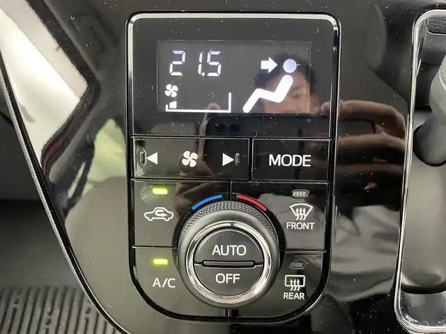 トヨタ パッソ モーダ　チャーム 大分県 2022(令4)年 0.7万km ピンクⅡ ワンオーナー/禁煙車/衝突回避支援システム（スマートアシストIII）/・衝突回避支援ブレーキ機能（対車両・対歩行者）/・衝突警報機能（対車両・対歩行者）/・車線逸脱警報機能/・誤発進抑制制御機能（前方・後方）/・先行車発進お知らせ機能/・オートハイビーム/パノラミックビューモニター/純正SDナビ　型式：NSZT-W68T/【フルセグTV、DVD再生可、BT対応】/ステアリングスイッチ/ビルトインETC/前後ドライブレコーダー/運転席シートヒーター/アイドリングストップ/横滑り防止装置/電動格納ミラー/純正フロアマット/オートライト/LEDヘッドライト/LEDフォグ/コーナーセンサー/保証書、取説、スペアキー有り