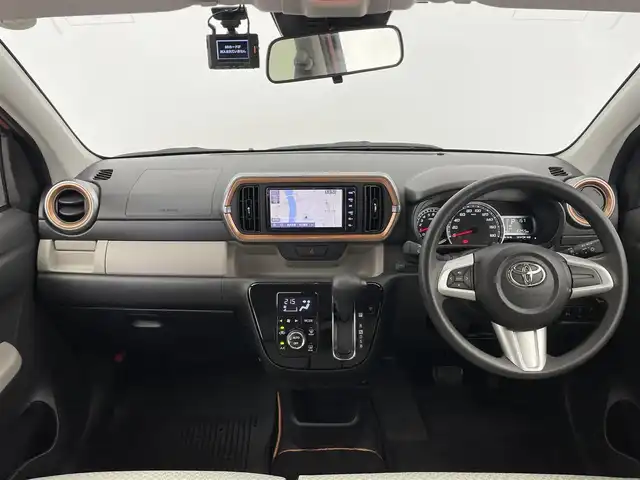 トヨタ パッソ モーダ　チャーム 大分県 2022(令4)年 0.7万km ピンクⅡ ワンオーナー/禁煙車/衝突回避支援システム（スマートアシストIII）/・衝突回避支援ブレーキ機能（対車両・対歩行者）/・衝突警報機能（対車両・対歩行者）/・車線逸脱警報機能/・誤発進抑制制御機能（前方・後方）/・先行車発進お知らせ機能/・オートハイビーム/パノラミックビューモニター/純正SDナビ　型式：NSZT-W68T/【フルセグTV、DVD再生可、BT対応】/ステアリングスイッチ/ビルトインETC/前後ドライブレコーダー/運転席シートヒーター/アイドリングストップ/横滑り防止装置/電動格納ミラー/純正フロアマット/オートライト/LEDヘッドライト/LEDフォグ/コーナーセンサー/保証書、取説、スペアキー有り