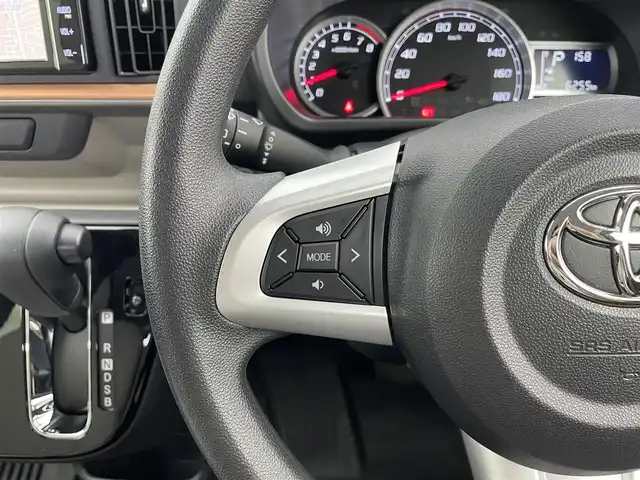 トヨタ パッソ モーダ　チャーム 大分県 2022(令4)年 0.7万km ピンクⅡ ワンオーナー/禁煙車/衝突回避支援システム（スマートアシストIII）/・衝突回避支援ブレーキ機能（対車両・対歩行者）/・衝突警報機能（対車両・対歩行者）/・車線逸脱警報機能/・誤発進抑制制御機能（前方・後方）/・先行車発進お知らせ機能/・オートハイビーム/パノラミックビューモニター/純正SDナビ　型式：NSZT-W68T/【フルセグTV、DVD再生可、BT対応】/ステアリングスイッチ/ビルトインETC/前後ドライブレコーダー/運転席シートヒーター/アイドリングストップ/横滑り防止装置/電動格納ミラー/純正フロアマット/オートライト/LEDヘッドライト/LEDフォグ/コーナーセンサー/保証書、取説、スペアキー有り