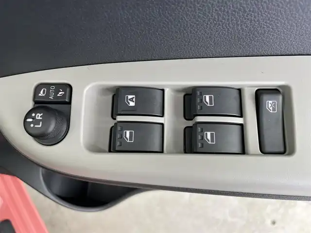 トヨタ パッソ モーダ　チャーム 大分県 2022(令4)年 0.7万km ピンクⅡ ワンオーナー/禁煙車/衝突回避支援システム（スマートアシストIII）/・衝突回避支援ブレーキ機能（対車両・対歩行者）/・衝突警報機能（対車両・対歩行者）/・車線逸脱警報機能/・誤発進抑制制御機能（前方・後方）/・先行車発進お知らせ機能/・オートハイビーム/パノラミックビューモニター/純正SDナビ　型式：NSZT-W68T/【フルセグTV、DVD再生可、BT対応】/ステアリングスイッチ/ビルトインETC/前後ドライブレコーダー/運転席シートヒーター/アイドリングストップ/横滑り防止装置/電動格納ミラー/純正フロアマット/オートライト/LEDヘッドライト/LEDフォグ/コーナーセンサー/保証書、取説、スペアキー有り