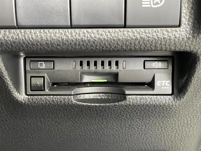 トヨタ ＲＡＶ４ ハイブリッドG 群馬県 2020(令2)年 5.1万km ホワイトパールクリスタルシャイン デジタルインナーミラー　（前後方録画機能付）/＝＝＝＝/純正9インチナビ（NSZT-Y68T)/・CD/DVD/SD/Bluetooth/フルセグTV/バックカメラ /Toyota Safety Sense/・プリクラッシュセーフティ/・レーントレーシングアシスト/・レーダークルーズコントロール/・オートマチックハイビーム/・ロードサインアシスト/・先行車発進告知機能/・パーキングサポートブレーキ（前後方静止物）/・パーキングサポートブレーキ（後方接近車両）＋ブラインドスポットモニター/合皮シート/パワーシート /シートポジションメモリー/シートヒーター /ハンズフリーパワーバックドア/ビルトインETC/スマートキー /プッシュスタート