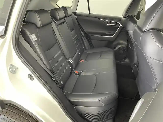 トヨタ ＲＡＶ４ ハイブリッドG 群馬県 2020(令2)年 5.1万km ホワイトパールクリスタルシャイン デジタルインナーミラー　（前後方録画機能付）/＝＝＝＝/純正9インチナビ（NSZT-Y68T)/・CD/DVD/SD/Bluetooth/フルセグTV/バックカメラ /Toyota Safety Sense/・プリクラッシュセーフティ/・レーントレーシングアシスト/・レーダークルーズコントロール/・オートマチックハイビーム/・ロードサインアシスト/・先行車発進告知機能/・パーキングサポートブレーキ（前後方静止物）/・パーキングサポートブレーキ（後方接近車両）＋ブラインドスポットモニター/合皮シート/パワーシート /シートポジションメモリー/シートヒーター /ハンズフリーパワーバックドア/ビルトインETC/スマートキー /プッシュスタート