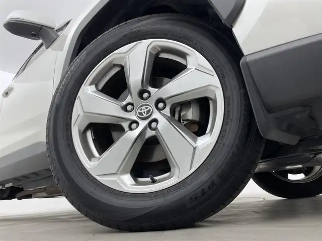 トヨタ ＲＡＶ４ ハイブリッドG 群馬県 2020(令2)年 5.1万km ホワイトパールクリスタルシャイン デジタルインナーミラー　（前後方録画機能付）/＝＝＝＝/純正9インチナビ（NSZT-Y68T)/・CD/DVD/SD/Bluetooth/フルセグTV/バックカメラ /Toyota Safety Sense/・プリクラッシュセーフティ/・レーントレーシングアシスト/・レーダークルーズコントロール/・オートマチックハイビーム/・ロードサインアシスト/・先行車発進告知機能/・パーキングサポートブレーキ（前後方静止物）/・パーキングサポートブレーキ（後方接近車両）＋ブラインドスポットモニター/合皮シート/パワーシート /シートポジションメモリー/シートヒーター /ハンズフリーパワーバックドア/ビルトインETC/スマートキー /プッシュスタート