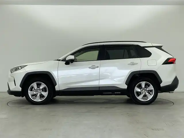 トヨタ ＲＡＶ４ ハイブリッドG 群馬県 2020(令2)年 5.1万km ホワイトパールクリスタルシャイン デジタルインナーミラー　（前後方録画機能付）/＝＝＝＝/純正9インチナビ（NSZT-Y68T)/・CD/DVD/SD/Bluetooth/フルセグTV/バックカメラ /Toyota Safety Sense/・プリクラッシュセーフティ/・レーントレーシングアシスト/・レーダークルーズコントロール/・オートマチックハイビーム/・ロードサインアシスト/・先行車発進告知機能/・パーキングサポートブレーキ（前後方静止物）/・パーキングサポートブレーキ（後方接近車両）＋ブラインドスポットモニター/合皮シート/パワーシート /シートポジションメモリー/シートヒーター /ハンズフリーパワーバックドア/ビルトインETC/スマートキー /プッシュスタート