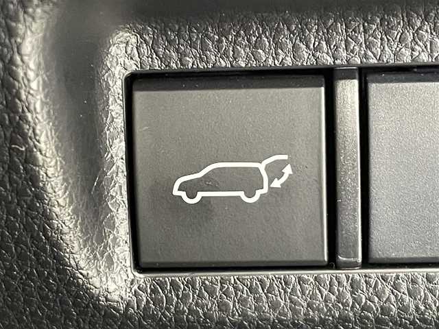 トヨタ ＲＡＶ４ ハイブリッドG 群馬県 2020(令2)年 5.1万km ホワイトパールクリスタルシャイン デジタルインナーミラー　（前後方録画機能付）/＝＝＝＝/純正9インチナビ（NSZT-Y68T)/・CD/DVD/SD/Bluetooth/フルセグTV/バックカメラ /Toyota Safety Sense/・プリクラッシュセーフティ/・レーントレーシングアシスト/・レーダークルーズコントロール/・オートマチックハイビーム/・ロードサインアシスト/・先行車発進告知機能/・パーキングサポートブレーキ（前後方静止物）/・パーキングサポートブレーキ（後方接近車両）＋ブラインドスポットモニター/合皮シート/パワーシート /シートポジションメモリー/シートヒーター /ハンズフリーパワーバックドア/ビルトインETC/スマートキー /プッシュスタート