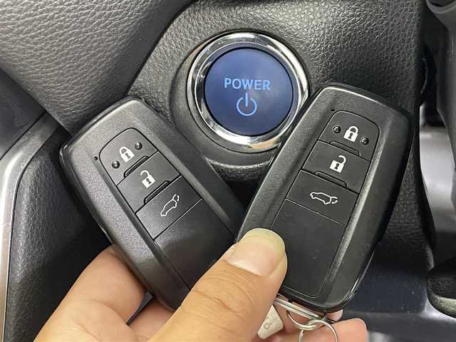 トヨタ ＲＡＶ４ ハイブリッドG 群馬県 2020(令2)年 5.1万km ホワイトパールクリスタルシャイン デジタルインナーミラー　（前後方録画機能付）/＝＝＝＝/純正9インチナビ（NSZT-Y68T)/・CD/DVD/SD/Bluetooth/フルセグTV/バックカメラ /Toyota Safety Sense/・プリクラッシュセーフティ/・レーントレーシングアシスト/・レーダークルーズコントロール/・オートマチックハイビーム/・ロードサインアシスト/・先行車発進告知機能/・パーキングサポートブレーキ（前後方静止物）/・パーキングサポートブレーキ（後方接近車両）＋ブラインドスポットモニター/合皮シート/パワーシート /シートポジションメモリー/シートヒーター /ハンズフリーパワーバックドア/ビルトインETC/スマートキー /プッシュスタート