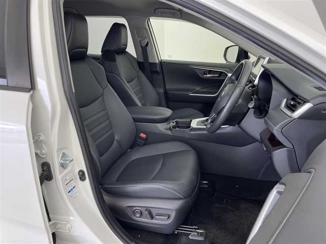 トヨタ ＲＡＶ４ ハイブリッドG 群馬県 2020(令2)年 5.1万km ホワイトパールクリスタルシャイン デジタルインナーミラー　（前後方録画機能付）/＝＝＝＝/純正9インチナビ（NSZT-Y68T)/・CD/DVD/SD/Bluetooth/フルセグTV/バックカメラ /Toyota Safety Sense/・プリクラッシュセーフティ/・レーントレーシングアシスト/・レーダークルーズコントロール/・オートマチックハイビーム/・ロードサインアシスト/・先行車発進告知機能/・パーキングサポートブレーキ（前後方静止物）/・パーキングサポートブレーキ（後方接近車両）＋ブラインドスポットモニター/合皮シート/パワーシート /シートポジションメモリー/シートヒーター /ハンズフリーパワーバックドア/ビルトインETC/スマートキー /プッシュスタート