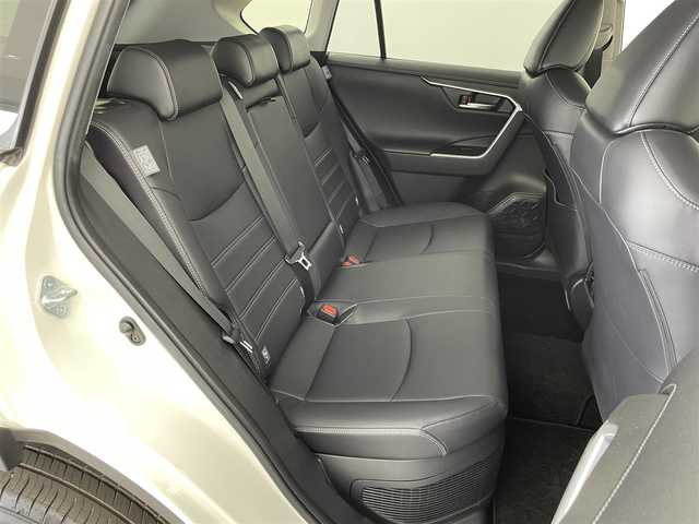 トヨタ ＲＡＶ４ ハイブリッドG 群馬県 2020(令2)年 5.1万km ホワイトパールクリスタルシャイン デジタルインナーミラー　（前後方録画機能付）/＝＝＝＝/純正9インチナビ（NSZT-Y68T)/・CD/DVD/SD/Bluetooth/フルセグTV/バックカメラ /Toyota Safety Sense/・プリクラッシュセーフティ/・レーントレーシングアシスト/・レーダークルーズコントロール/・オートマチックハイビーム/・ロードサインアシスト/・先行車発進告知機能/・パーキングサポートブレーキ（前後方静止物）/・パーキングサポートブレーキ（後方接近車両）＋ブラインドスポットモニター/合皮シート/パワーシート /シートポジションメモリー/シートヒーター /ハンズフリーパワーバックドア/ビルトインETC/スマートキー /プッシュスタート