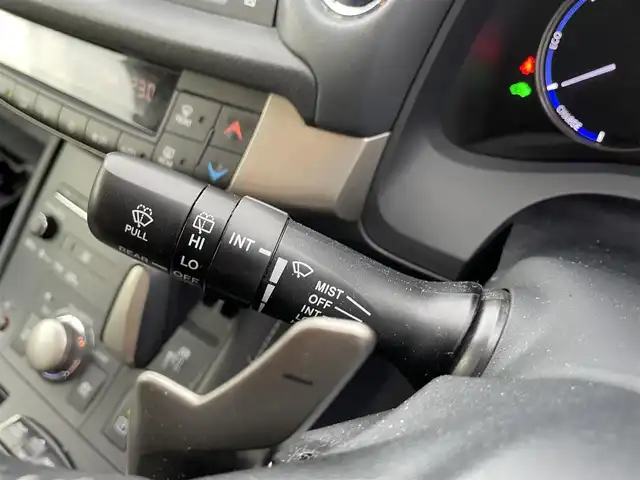 レクサス ＣＴ 200h 滋賀県 2017(平29)年 5.2万km ソニッククォーツ 純正ナビ　Bluetooth/DVD/CD/フルセグ/バックカメラ/LEDヘッドライト/オートライト/ビルトインETC2.0/シートヒーター(前席)/パドルシフト/ステアリングスイッチ/合皮シートカバー/プッシュスタート/スマートキー/純正フロアマット