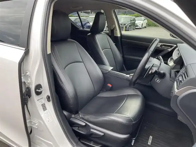 レクサス ＣＴ 200h 滋賀県 2017(平29)年 5.2万km ソニッククォーツ 純正ナビ　Bluetooth/DVD/CD/フルセグ/バックカメラ/LEDヘッドライト/オートライト/ビルトインETC2.0/シートヒーター(前席)/パドルシフト/ステアリングスイッチ/合皮シートカバー/プッシュスタート/スマートキー/純正フロアマット