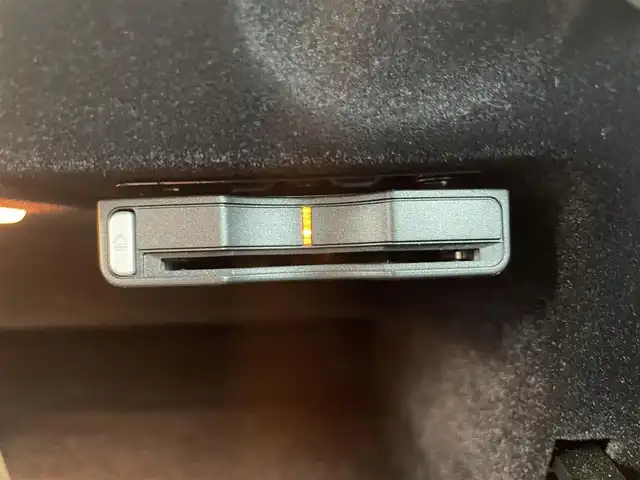 レクサス ＣＴ 200h 滋賀県 2017(平29)年 5.2万km ソニッククォーツ 純正ナビ　Bluetooth/DVD/CD/フルセグ/バックカメラ/LEDヘッドライト/オートライト/ビルトインETC2.0/シートヒーター(前席)/パドルシフト/ステアリングスイッチ/合皮シートカバー/プッシュスタート/スマートキー/純正フロアマット