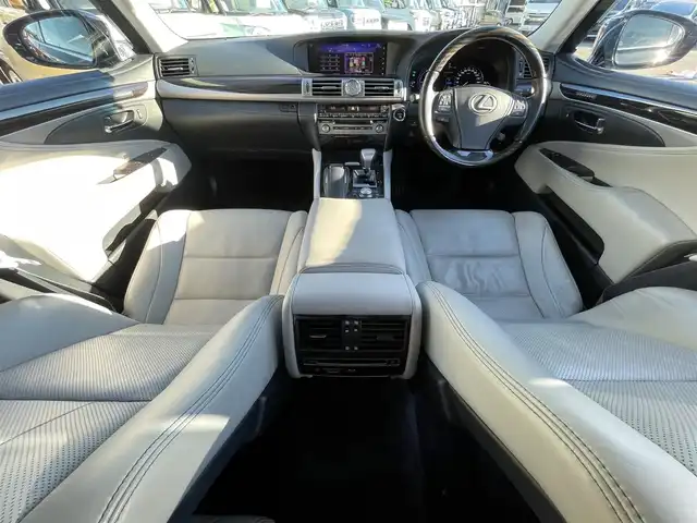 レクサス ＬＳ 600h バージョンL 愛知県 2017(平29)年 9.9万km ブラック 純正メーカーナビ/（CD/DVD/フルセグTV/ブルーレイ/HDMI/USB）/フルセグTV/バックカメラ/マークレビンソンサウンドシステム/リアエンターテイメントシステム/ビルトイン2.0ETC/純正18インチAW/クルーズコントロール/クリアランスソナー /ドライブレコーダー/レザーシート /前席メモリー付きパワーシート/全席シートヒーター /エアシート /ハンドルヒーター /電動リアサンシェード/取説、保証書