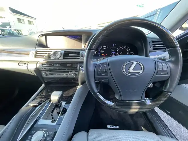 レクサス ＬＳ 600h バージョンL 愛知県 2017(平29)年 9.9万km ブラック 純正メーカーナビ/（CD/DVD/フルセグTV/ブルーレイ/HDMI/USB）/フルセグTV/バックカメラ/マークレビンソンサウンドシステム/リアエンターテイメントシステム/ビルトイン2.0ETC/純正18インチAW/クルーズコントロール/クリアランスソナー /ドライブレコーダー/レザーシート /前席メモリー付きパワーシート/全席シートヒーター /エアシート /ハンドルヒーター /電動リアサンシェード/取説、保証書