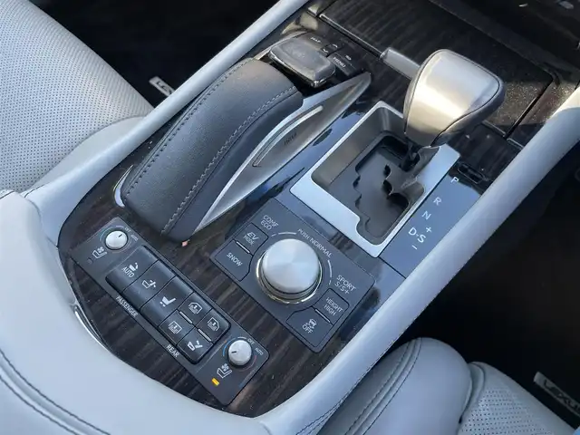 レクサス ＬＳ 600h バージョンL 愛知県 2017(平29)年 9.9万km ブラック 純正メーカーナビ/（CD/DVD/フルセグTV/ブルーレイ/HDMI/USB）/フルセグTV/バックカメラ/マークレビンソンサウンドシステム/リアエンターテイメントシステム/ビルトイン2.0ETC/純正18インチAW/クルーズコントロール/クリアランスソナー /ドライブレコーダー/レザーシート /前席メモリー付きパワーシート/全席シートヒーター /エアシート /ハンドルヒーター /電動リアサンシェード/取説、保証書