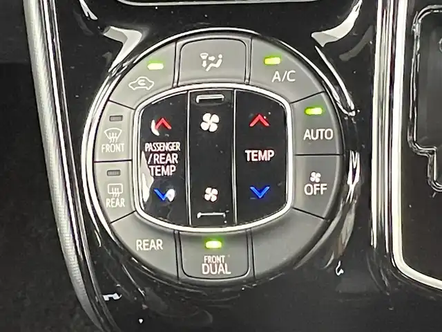 トヨタ ノア Si ダブルバイビーⅢ 千葉県 2020(令2)年 7万km ホワイトパールクリスタルシャイン 禁煙車/プリクラッシュセーフティ（PCS）/パーキングサポートブレーキ（PKSB）/レーンディパーチャーアラート（LDA）/純正10インチナビ/・NSZN-Z68T/・CD/DVD/BT/フルセグ/純正12.1インチフリップダウンモニター/ハーフレザーシート/クリアランスソナー/クルーズコントロール/両側電動スライドドア/LEDヘッドライト/オートライト/ビルトインETC2.0/アイドリングストップ