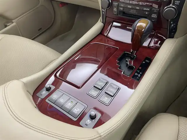 レクサス ＬＳ 460 バージョンU 群馬県 2006(平18)年 8.5万km ホワイトパールクリスタルシャイン マークレビンソン　プレミアムオーディオ/サンルーフ/－－－－－－－－－－－－/純正HDDメーカーナビ/・CD/DVD/MD/MSV(HDD)/フルセグTV/－－－－－－－－－－－－/サンルーフ　マークレビンソン　純正メーカーＨＤＤナビ　バックカメラ　ベージュ本革シート　シートベンチレーション　ステアリングヒーター　ＥＴＣ　追従クルーズ　ＬＫＡ　ＰＣＳ　電動サンシェード　　禁煙車