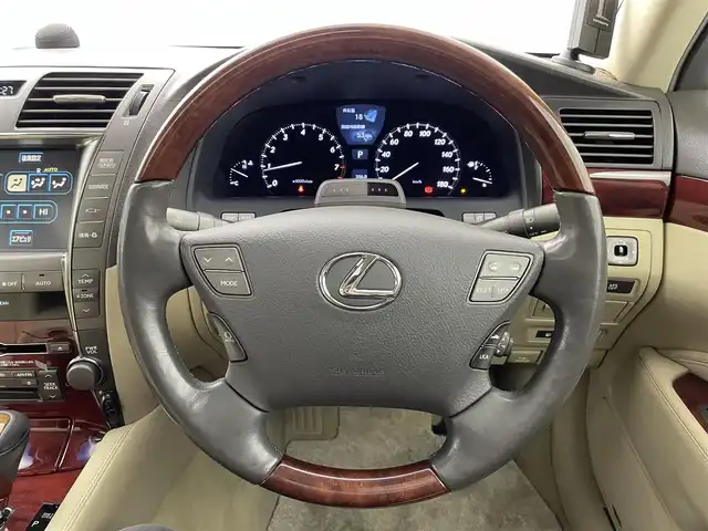 レクサス ＬＳ 460 バージョンU 群馬県 2006(平18)年 8.5万km ホワイトパールクリスタルシャイン マークレビンソン　プレミアムオーディオ/サンルーフ/－－－－－－－－－－－－/純正HDDメーカーナビ/・CD/DVD/MD/MSV(HDD)/フルセグTV/－－－－－－－－－－－－/サンルーフ　マークレビンソン　純正メーカーＨＤＤナビ　バックカメラ　ベージュ本革シート　シートベンチレーション　ステアリングヒーター　ＥＴＣ　追従クルーズ　ＬＫＡ　ＰＣＳ　電動サンシェード　　禁煙車