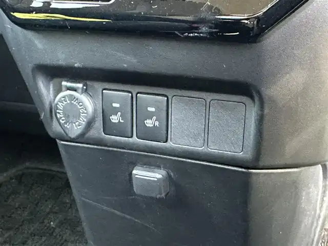 トヨタ ルーミー カスタムG－T 東京都 2021(令3)年 1.8万km 紺Ｍ ナビゲーション　/フルセグテレビ１　/ＣＤ　/ＡＵＸ接続　/ブルートゥース接続　/バックカメラ　/ETC/ドライブレコーダー/スマートキー/衝突軽減ブレーキ　/車線逸脱警報　/アイドリングストップ　/両側パワースライドドア　/シートヒーター　/保証書　/取扱説明書/整備手帳