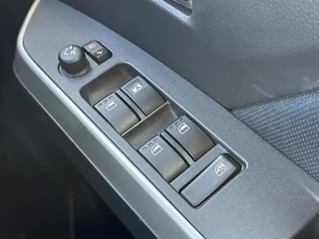 トヨタ ルーミー カスタムG－T 東京都 2021(令3)年 1.8万km 紺Ｍ ナビゲーション　/フルセグテレビ１　/ＣＤ　/ＡＵＸ接続　/ブルートゥース接続　/バックカメラ　/ETC/ドライブレコーダー/スマートキー/衝突軽減ブレーキ　/車線逸脱警報　/アイドリングストップ　/両側パワースライドドア　/シートヒーター　/保証書　/取扱説明書/整備手帳