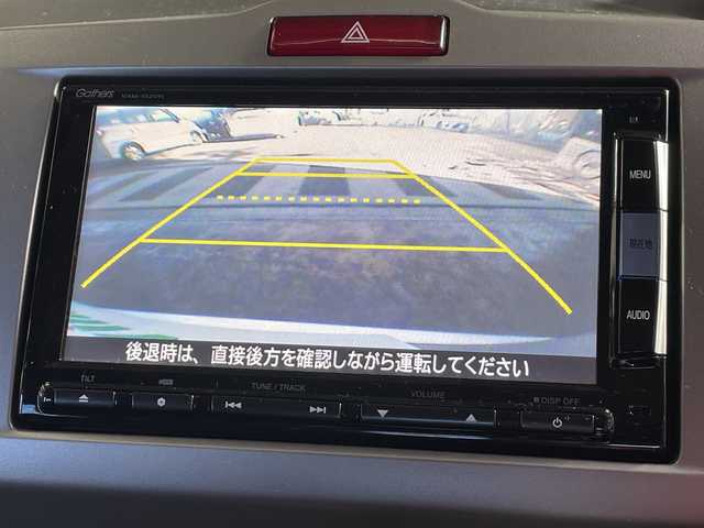 ホンダ フリード Gエアロ 神奈川県 2015(平27)年 4.2万km スーパープラチナメタリック 純正7インチナビ/車線逸脱警報/革ステアリング/バックカメラ/ハーフレザーシート/両側パワースライドドア/横滑り防止装置/ETC/LEDヘッドライト/オートライト/ウィンカーミラー/電動格納ミラー/純正15インチAW/スマートキー/フロアマット/純正エアロ（サイド・リア）