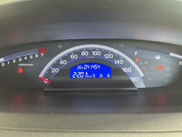 ホンダ フリード Gエアロ 神奈川県 2015(平27)年 4.2万km スーパープラチナメタリック 純正7インチナビ/車線逸脱警報/革ステアリング/バックカメラ/ハーフレザーシート/両側パワースライドドア/横滑り防止装置/ETC/LEDヘッドライト/オートライト/ウィンカーミラー/電動格納ミラー/純正15インチAW/スマートキー/フロアマット/純正エアロ（サイド・リア）