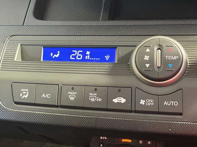 ホンダ フリード Gエアロ 神奈川県 2015(平27)年 4.2万km スーパープラチナメタリック 純正7インチナビ/車線逸脱警報/革ステアリング/バックカメラ/ハーフレザーシート/両側パワースライドドア/横滑り防止装置/ETC/LEDヘッドライト/オートライト/ウィンカーミラー/電動格納ミラー/純正15インチAW/スマートキー/フロアマット/純正エアロ（サイド・リア）