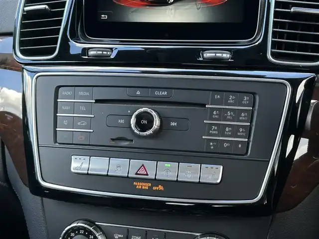 メルセデス・ベンツ ＧＬＳ３５０ｄ 4マチックスポーツ 茨城県 2016(平28)年 5.5万km ダイヤモンドホワイト パノラマSR /harman/kardon /360度カメラ /RSP /ACC /LKA /BSA /黒革 /全席シ-トヒ-タ- /M付PWシ-ト /PWテ-ルゲ-ト /保温・保冷機能付きカップホルダ- /ナビ /12セグ /BT /USB /CarPlay /LED /パドルシフト /ETC /前後ドラレコ /禁煙車