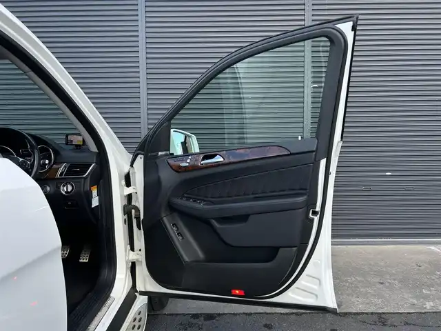 メルセデス・ベンツ ＧＬＳ３５０ｄ 4マチックスポーツ 茨城県 2016(平28)年 5.5万km ダイヤモンドホワイト パノラマSR /harman/kardon /360度カメラ /RSP /ACC /LKA /BSA /黒革 /全席シ-トヒ-タ- /M付PWシ-ト /PWテ-ルゲ-ト /保温・保冷機能付きカップホルダ- /ナビ /12セグ /BT /USB /CarPlay /LED /パドルシフト /ETC /前後ドラレコ /禁煙車