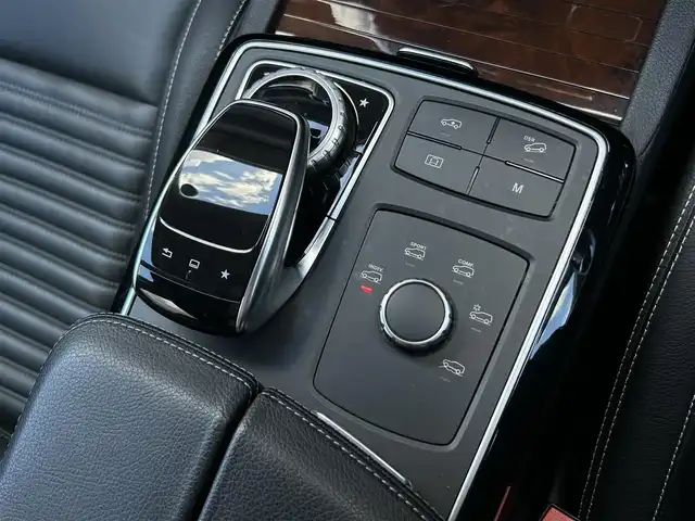 メルセデス・ベンツ ＧＬＳ３５０ｄ 4マチックスポーツ 茨城県 2016(平28)年 5.5万km ダイヤモンドホワイト パノラマSR /harman/kardon /360度カメラ /RSP /ACC /LKA /BSA /黒革 /全席シ-トヒ-タ- /M付PWシ-ト /PWテ-ルゲ-ト /保温・保冷機能付きカップホルダ- /ナビ /12セグ /BT /USB /CarPlay /LED /パドルシフト /ETC /前後ドラレコ /禁煙車