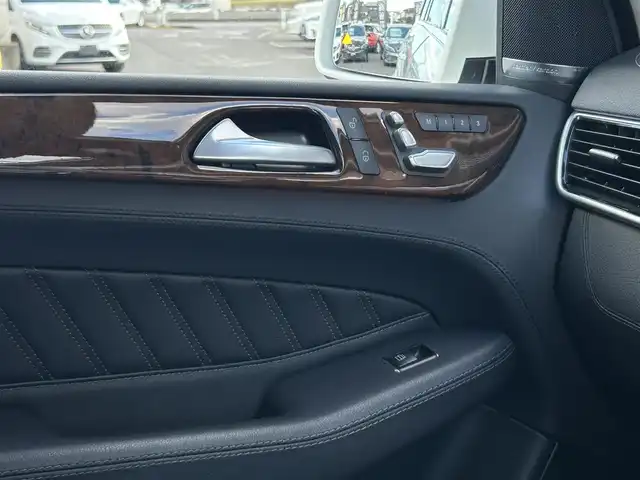 メルセデス・ベンツ ＧＬＳ３５０ｄ 4マチックスポーツ 茨城県 2016(平28)年 5.5万km ダイヤモンドホワイト パノラマSR /harman/kardon /360度カメラ /RSP /ACC /LKA /BSA /黒革 /全席シ-トヒ-タ- /M付PWシ-ト /PWテ-ルゲ-ト /保温・保冷機能付きカップホルダ- /ナビ /12セグ /BT /USB /CarPlay /LED /パドルシフト /ETC /前後ドラレコ /禁煙車