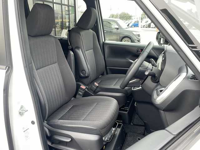 トヨタ ヴォクシー S－G 道東・釧路十勝 2023(令5)年 4.5万km ホワイトパールクリスタルシャイン ・4WD/・純正ディスプレイオーディオ/（ナビ BT CD DVD USB HDMI TV）/・両側パワースライドドア/・バックカメラ /・トヨタセーフティセンス/・プリクラッシュセーフティ/・レーントレーシングアシスト/・レーダークルーズコントロール/・ロードサインアシスト/・ドライバー異常時対応システム/・パーキングサポートブレーキ/・クリアランスソナー/・横滑り防止装置/・ビルトインETC2.0/・ステアリングスイッチ/・社外フロアマット/・電動格納ミラー/・LEDヘッドライト/・オートライト/・オートマチックハイビーム/・スマートキー/・スペアキー/・保証書/・取扱説明書