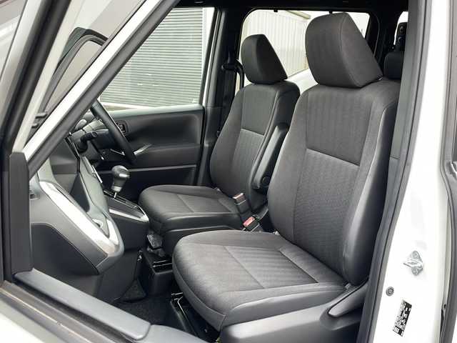 トヨタ ヴォクシー S－G 道東・釧路十勝 2023(令5)年 4.5万km ホワイトパールクリスタルシャイン ・4WD/・純正ディスプレイオーディオ/（ナビ BT CD DVD USB HDMI TV）/・両側パワースライドドア/・バックカメラ /・トヨタセーフティセンス/・プリクラッシュセーフティ/・レーントレーシングアシスト/・レーダークルーズコントロール/・ロードサインアシスト/・ドライバー異常時対応システム/・パーキングサポートブレーキ/・クリアランスソナー/・横滑り防止装置/・ビルトインETC2.0/・ステアリングスイッチ/・社外フロアマット/・電動格納ミラー/・LEDヘッドライト/・オートライト/・オートマチックハイビーム/・スマートキー/・スペアキー/・保証書/・取扱説明書