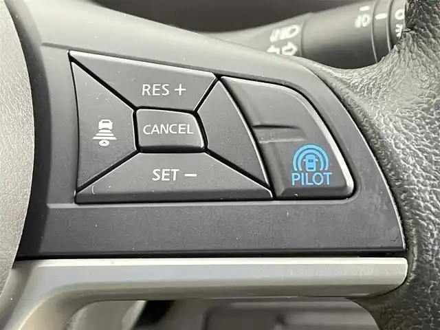 日産 セレナ ハイウェイスター 千葉県 2017(平29)年 6.5万km マルーンレッド 2トーン 禁煙車/エマージェンシーブレーキ/・インテリジェントパーキングアシスト/・プロパイロット/・車線逸脱警報システム/純正9インチメモリナビ/・型番:MM517D-L/・CD/DVD/Bluetooth/フルセグTV/・ビルトインETC/・アラウンドビューモニター/・インテリジェントルームミラー/フリップダウンモニター/両側パワースライドドア/革巻きステアリング/・ステアリングスイッチ/電子パーキング/・ブレーキホールド/左右独立エアコン/純正フロアマット/純正16インチAW/オートライト/・LEDヘッドライト/・フォグランプ