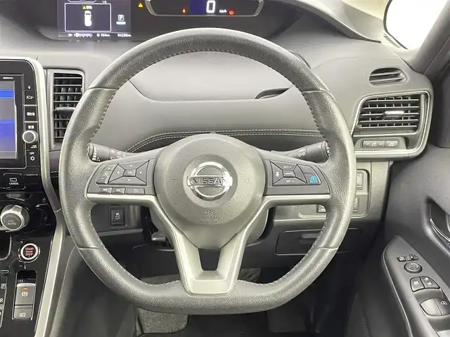 日産 セレナ ハイウェイスター 千葉県 2017(平29)年 6.5万km マルーンレッド 2トーン 禁煙車/エマージェンシーブレーキ/・インテリジェントパーキングアシスト/・プロパイロット/・車線逸脱警報システム/純正9インチメモリナビ/・型番:MM517D-L/・CD/DVD/Bluetooth/フルセグTV/・ビルトインETC/・アラウンドビューモニター/・インテリジェントルームミラー/フリップダウンモニター/両側パワースライドドア/革巻きステアリング/・ステアリングスイッチ/電子パーキング/・ブレーキホールド/左右独立エアコン/純正フロアマット/純正16インチAW/オートライト/・LEDヘッドライト/・フォグランプ